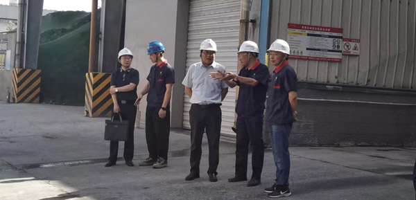 集團(tuán)公司黨委委員、股份公司黨委書記、總經(jīng)理蔣培進(jìn)到建材公司調(diào)研